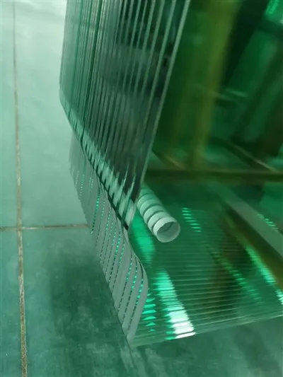 Perfuração de vidro temperado